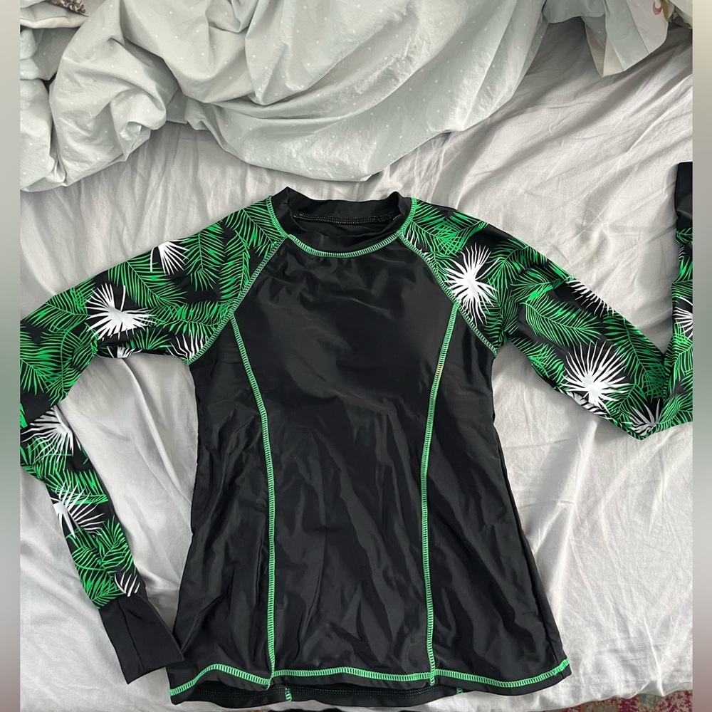 Swim/surf shirt